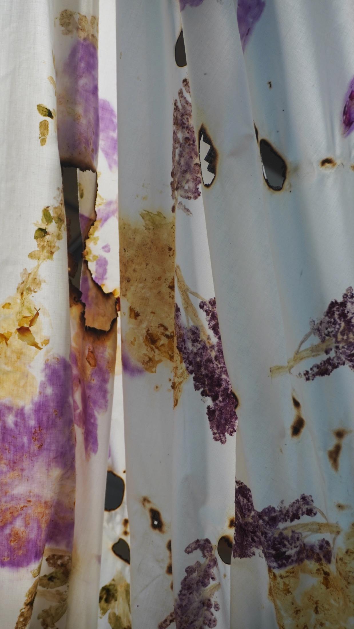 Vertical suspended fabric detail