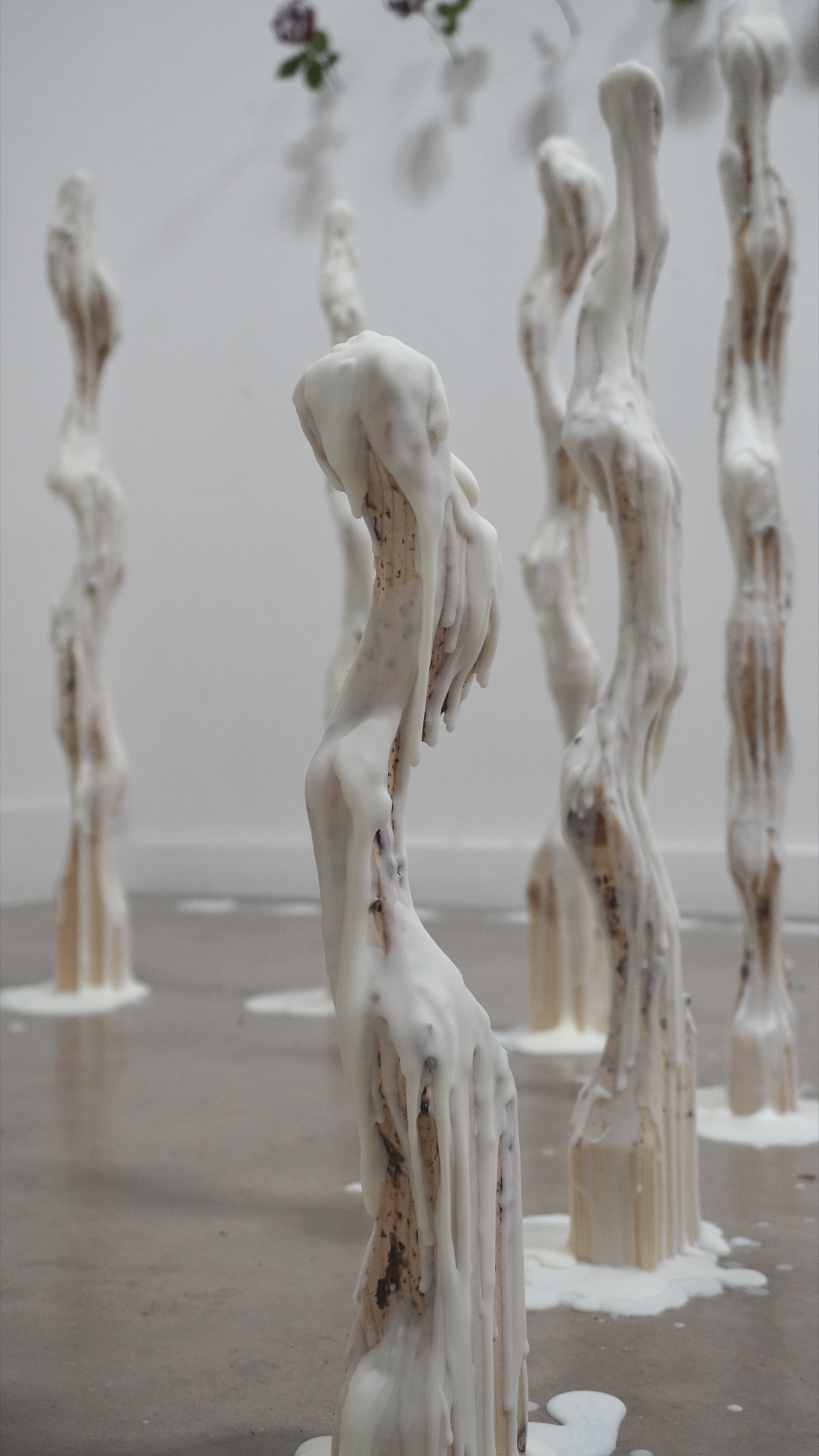 Molting sculpture group detail